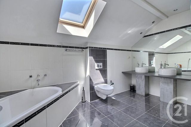 Afficher la photo en grand Maison à vendre - 8 pièces - 260 m2 - Veigy Foncenex - 74 - RHONE-ALPES