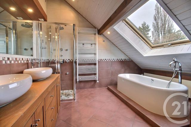 Afficher la photo en grand Maison à vendre - 9 pièces - 240 m2 - Veigy Foncenex - 74 - RHONE-ALPES